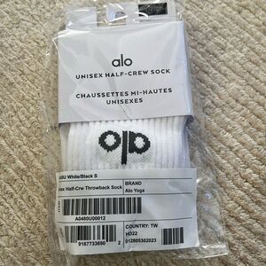 NWT Alo Unisex Half Crew Sock - white with black